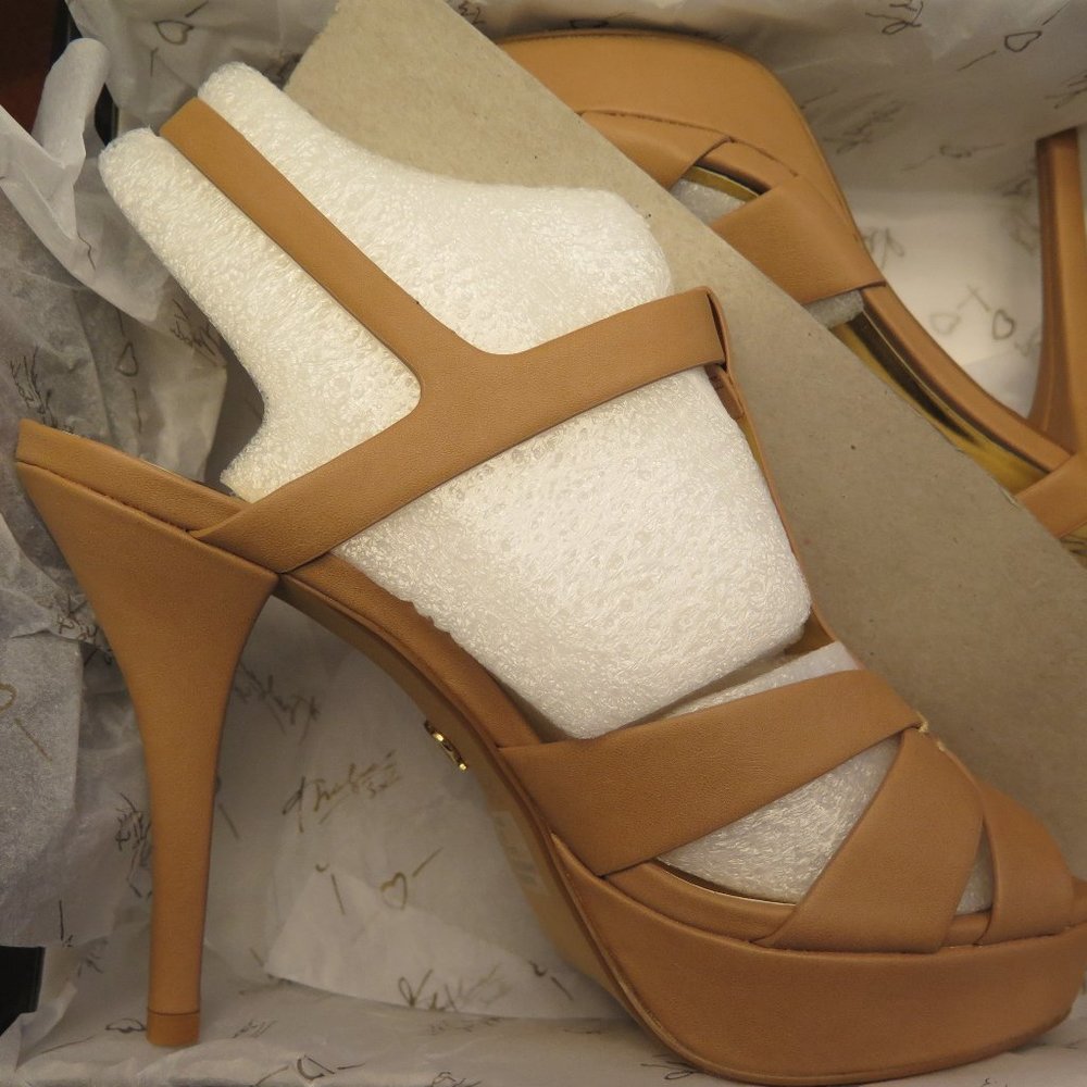 NWT Thalia Sodi RAQUELL Nude Sandal